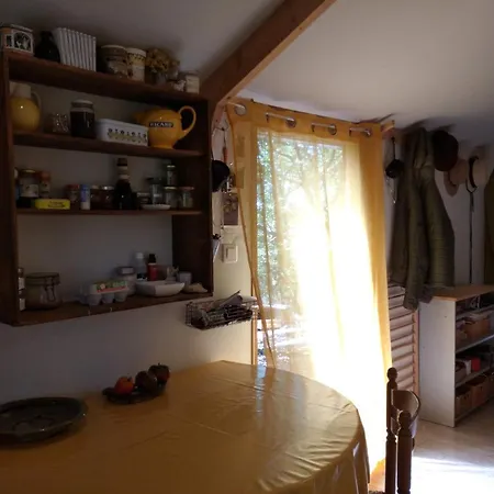 Sous Les Chenes Apartment *